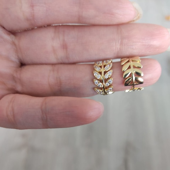 Exquisite 925 Silver Plated Earrings - Picture 2 of 2